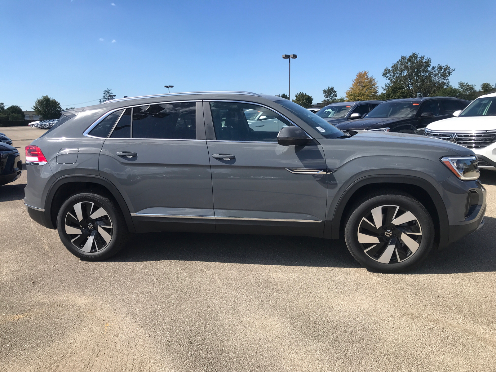 2024 Volkswagen Atlas Cross Sport 2.0T SEL 2