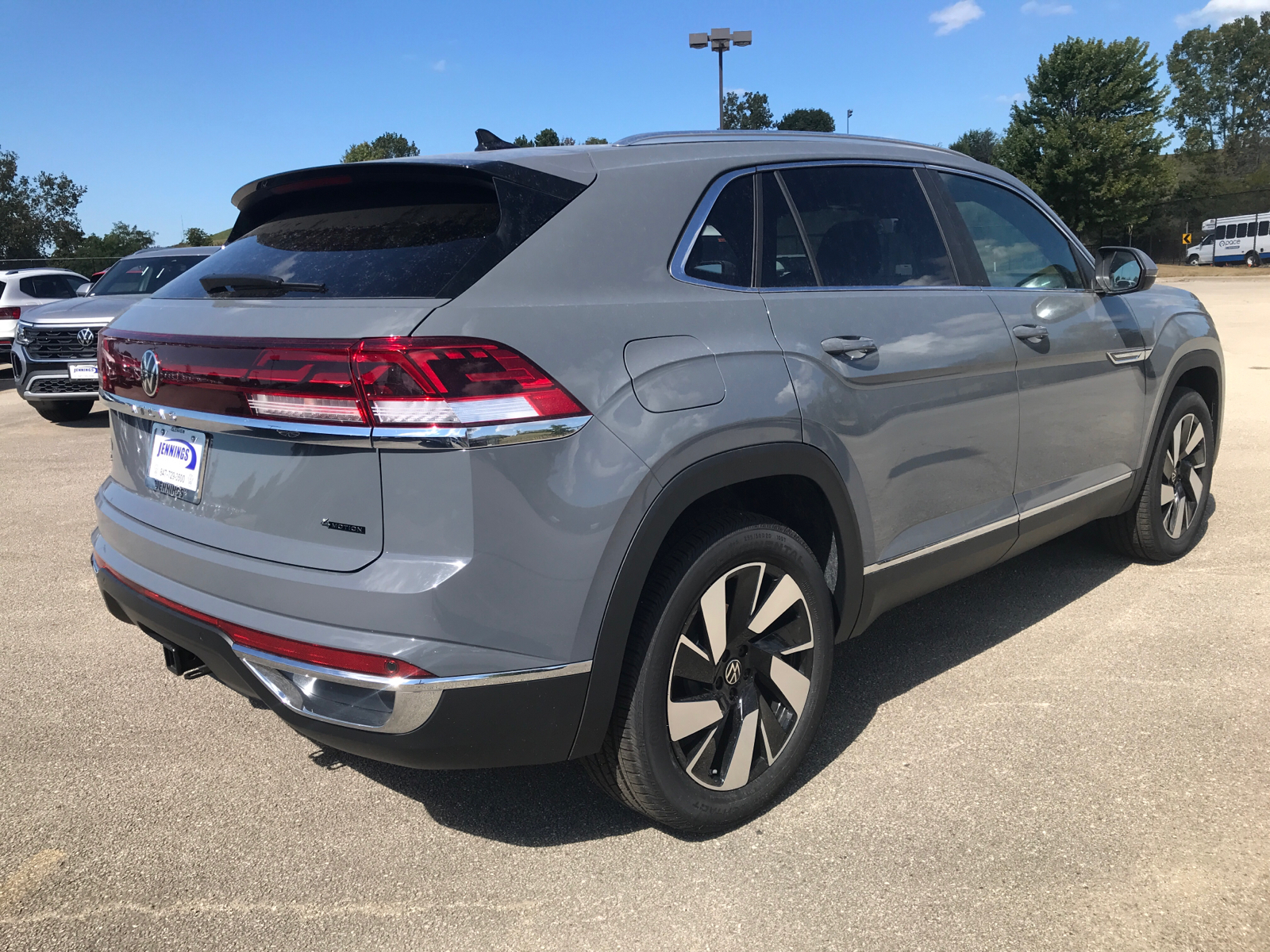 2024 Volkswagen Atlas Cross Sport 2.0T SEL 3