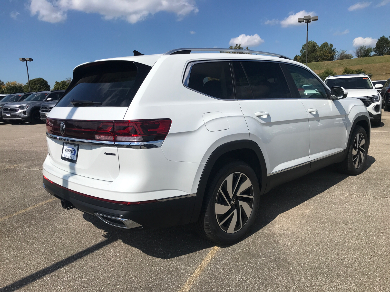 2024 Volkswagen Atlas 2.0T SEL 3