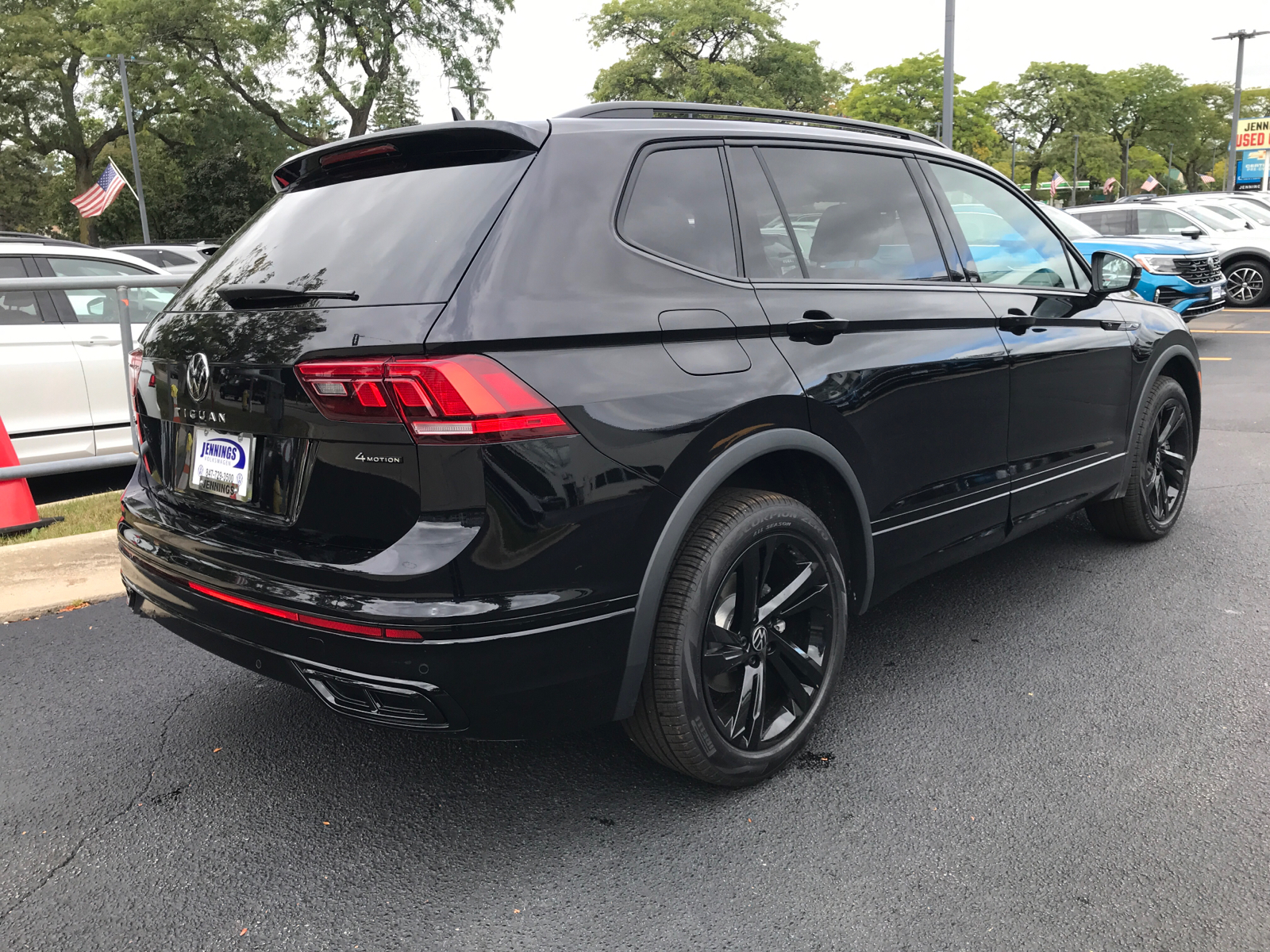 2024 Volkswagen Tiguan SE R-Line Black 3