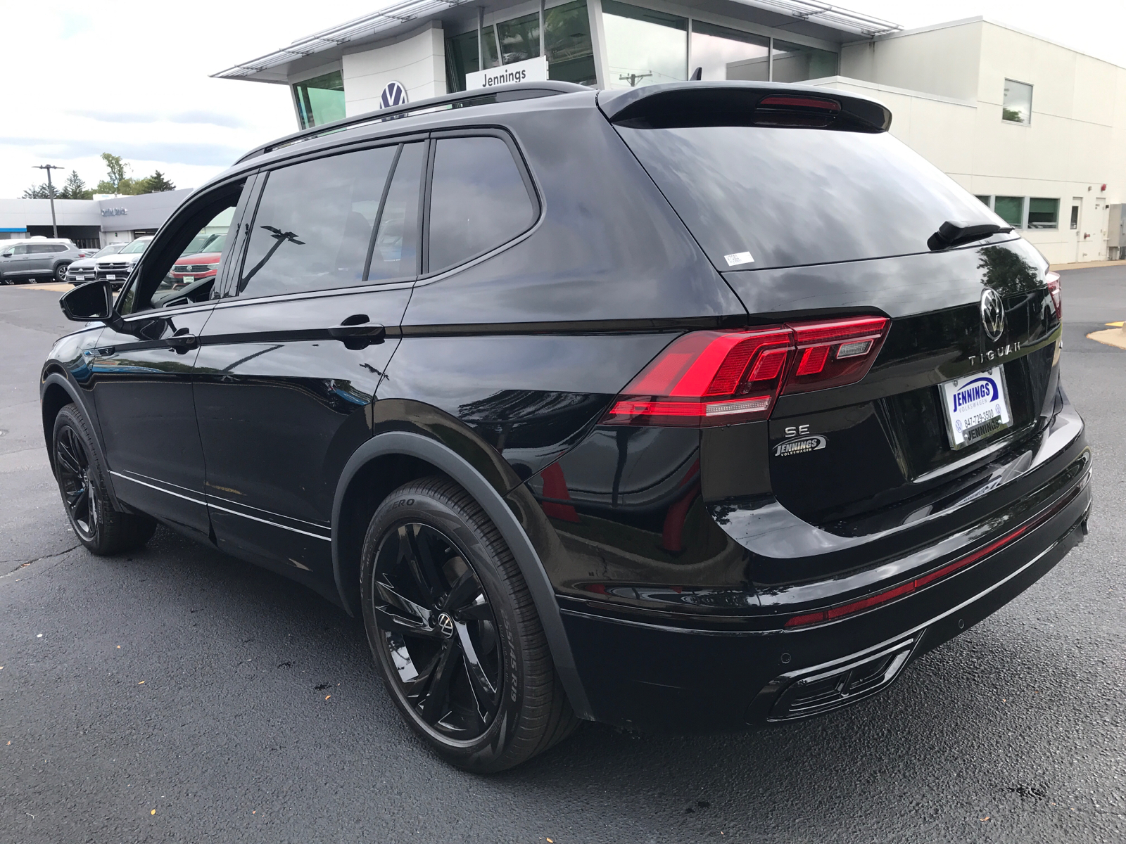 2024 Volkswagen Tiguan SE R-Line Black 4