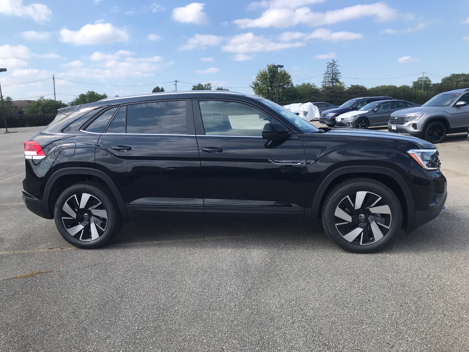 2024 Volkswagen Atlas Cross Sport 2.0T SE w/Technology 2