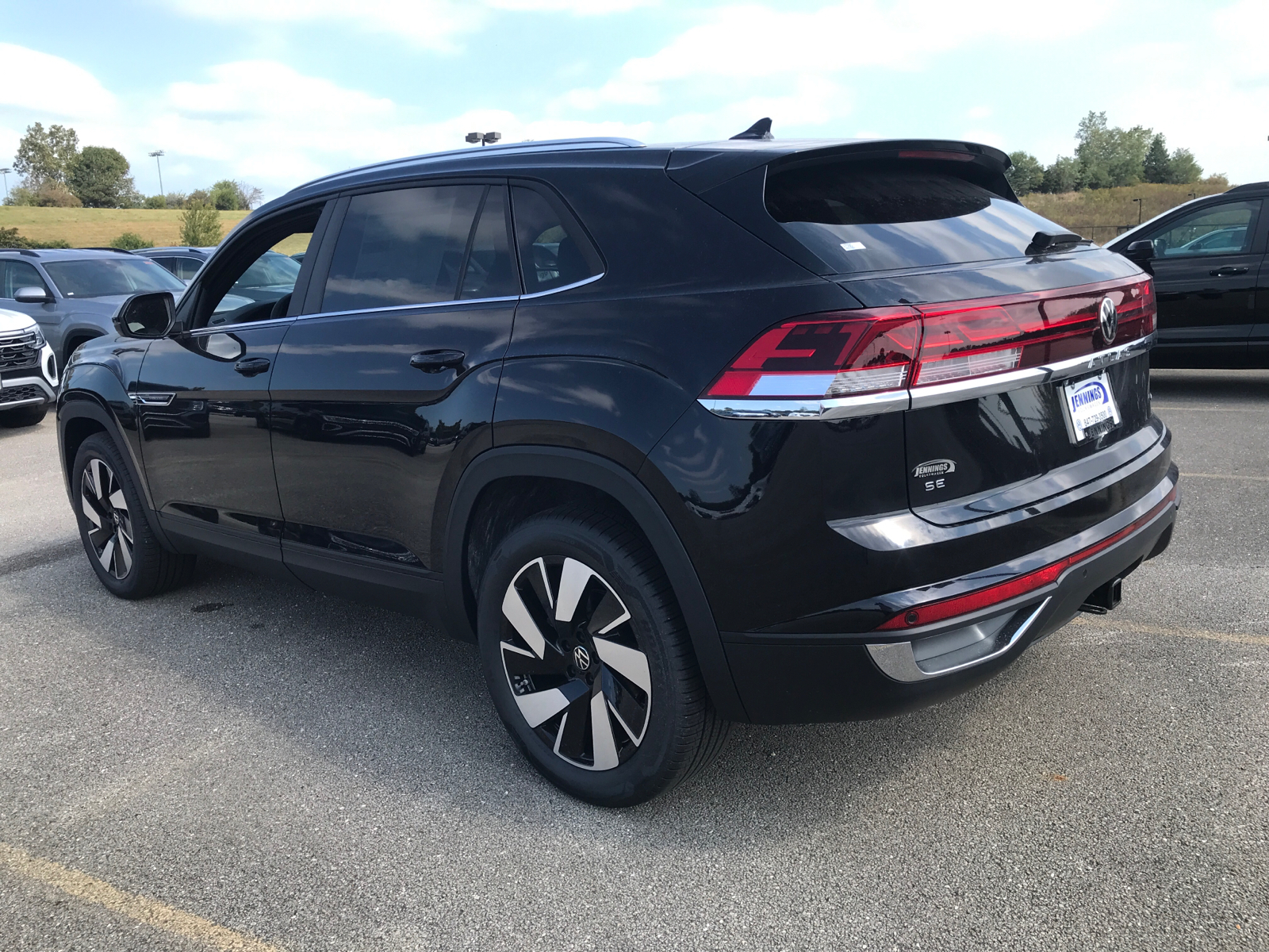 2024 Volkswagen Atlas Cross Sport 2.0T SE w/Technology 4