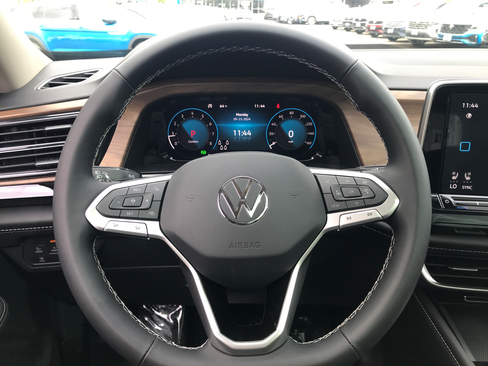 2024 Volkswagen Atlas 2.0T SE w/Technology 10