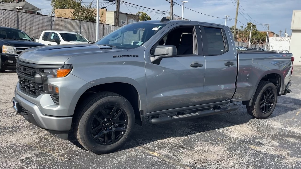 2025 Chevrolet Silverado 1500 Custom 30