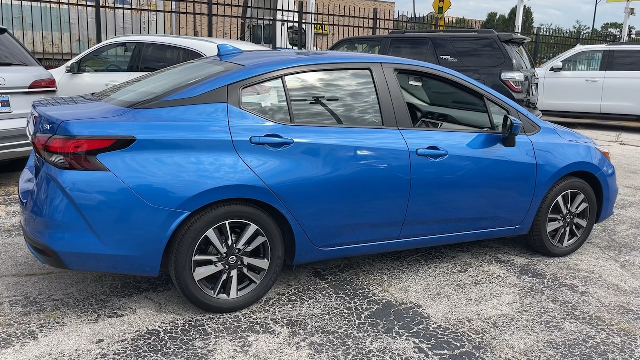 2021 Nissan Versa 1.6 SV 4