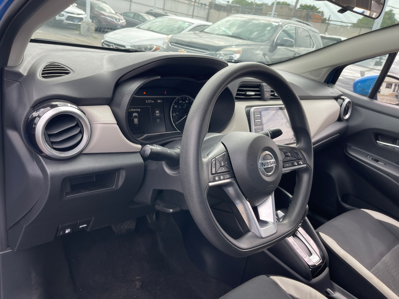 2021 Nissan Versa 1.6 SV 9