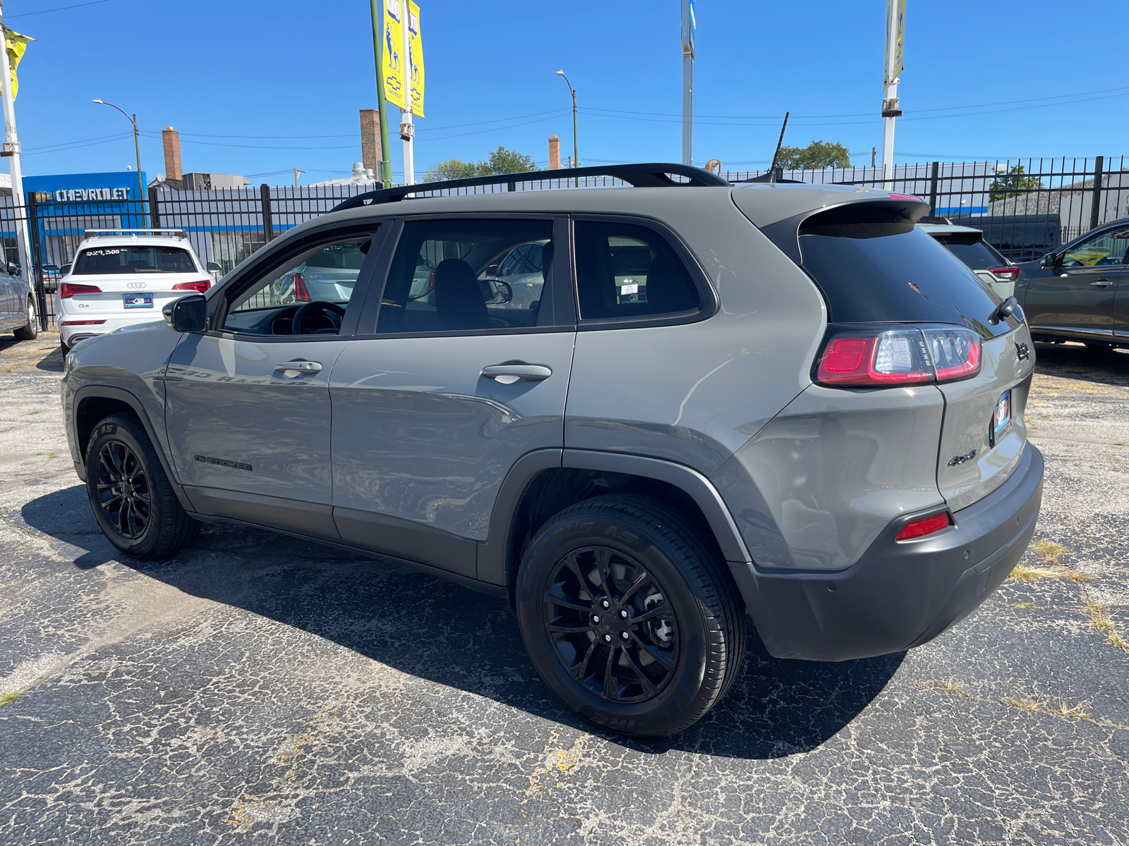 2023 Jeep Cherokee Altitude Lux 7