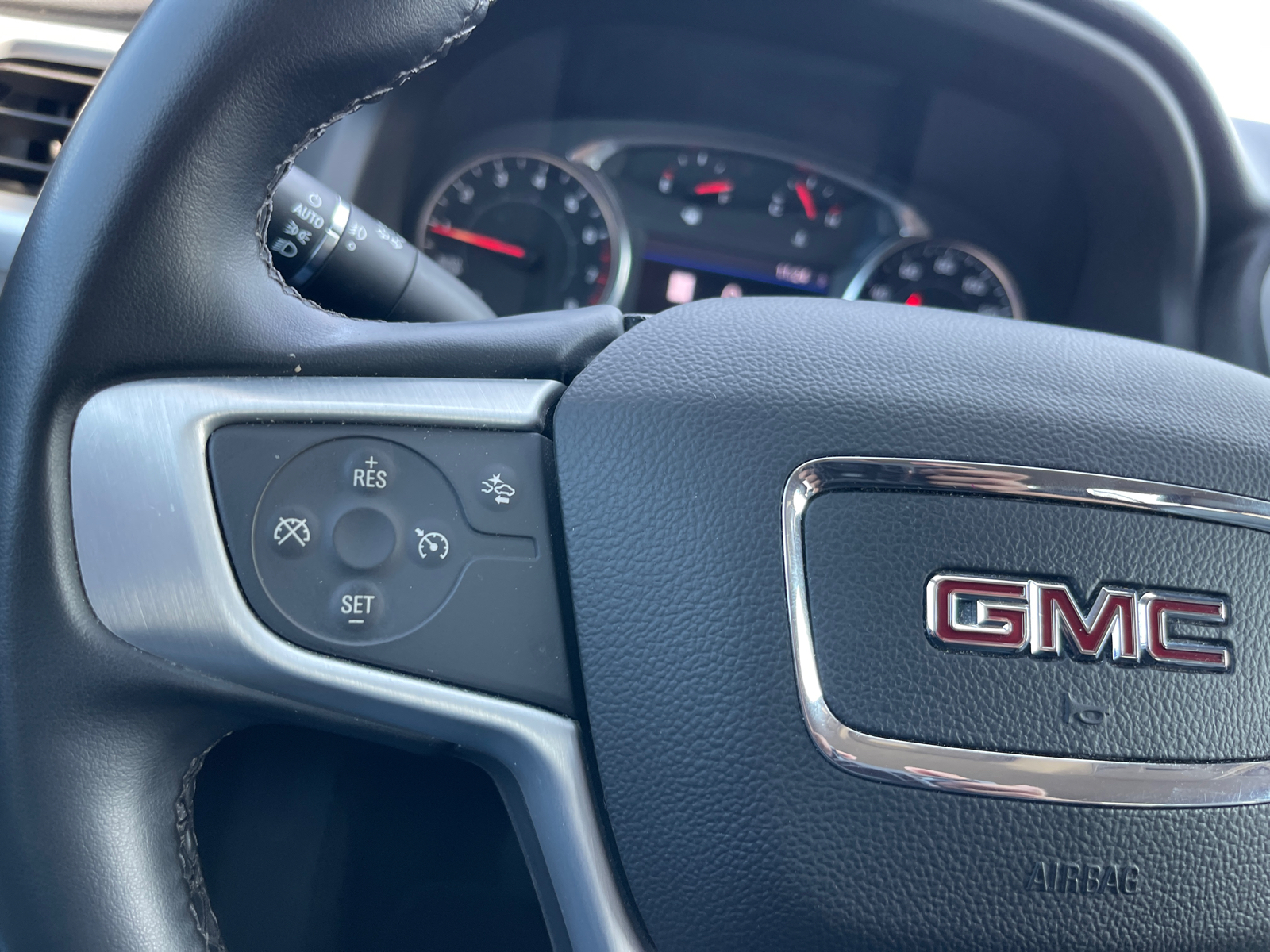 2023 GMC Acadia SLT 17