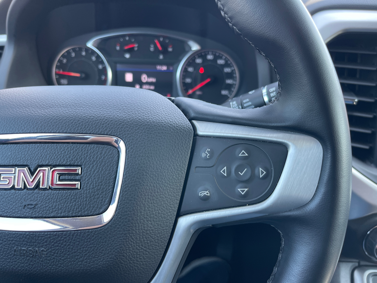 2023 GMC Acadia SLT 18