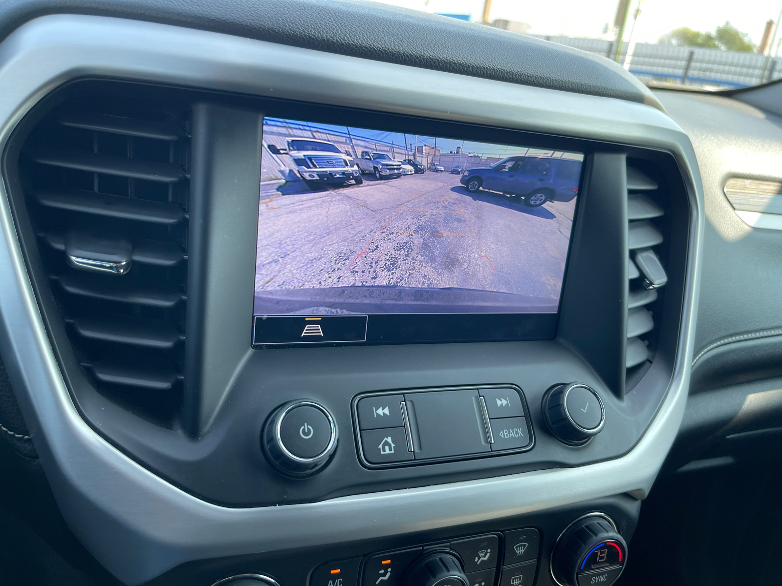 2023 GMC Acadia SLT 20