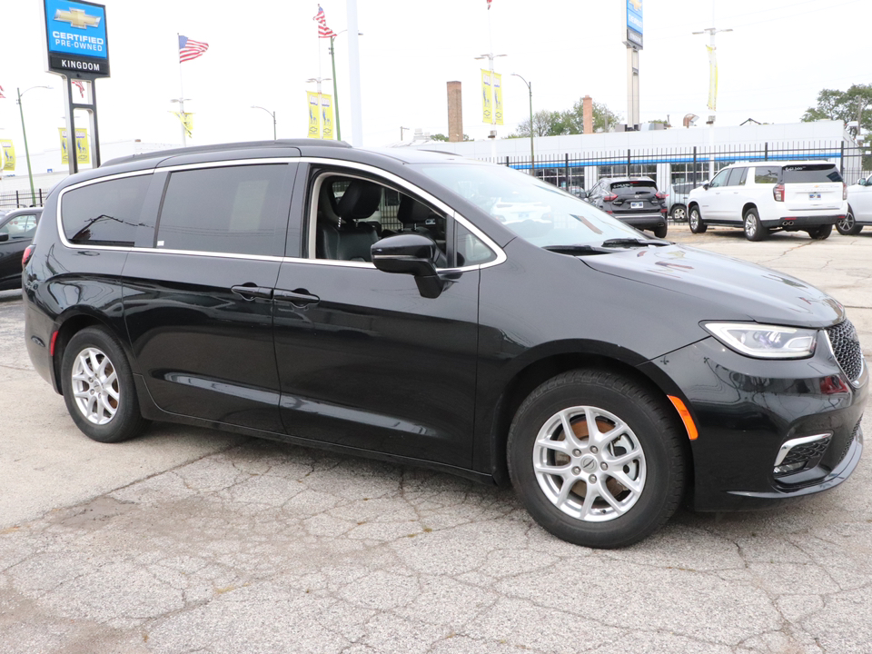 2022 Chrysler Pacifica Touring L 2