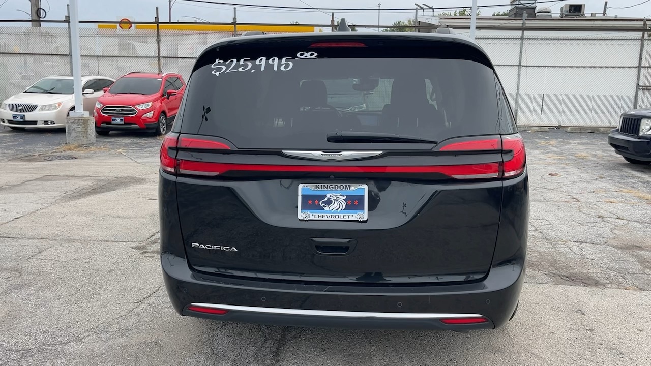 2022 Chrysler Pacifica Touring L 4