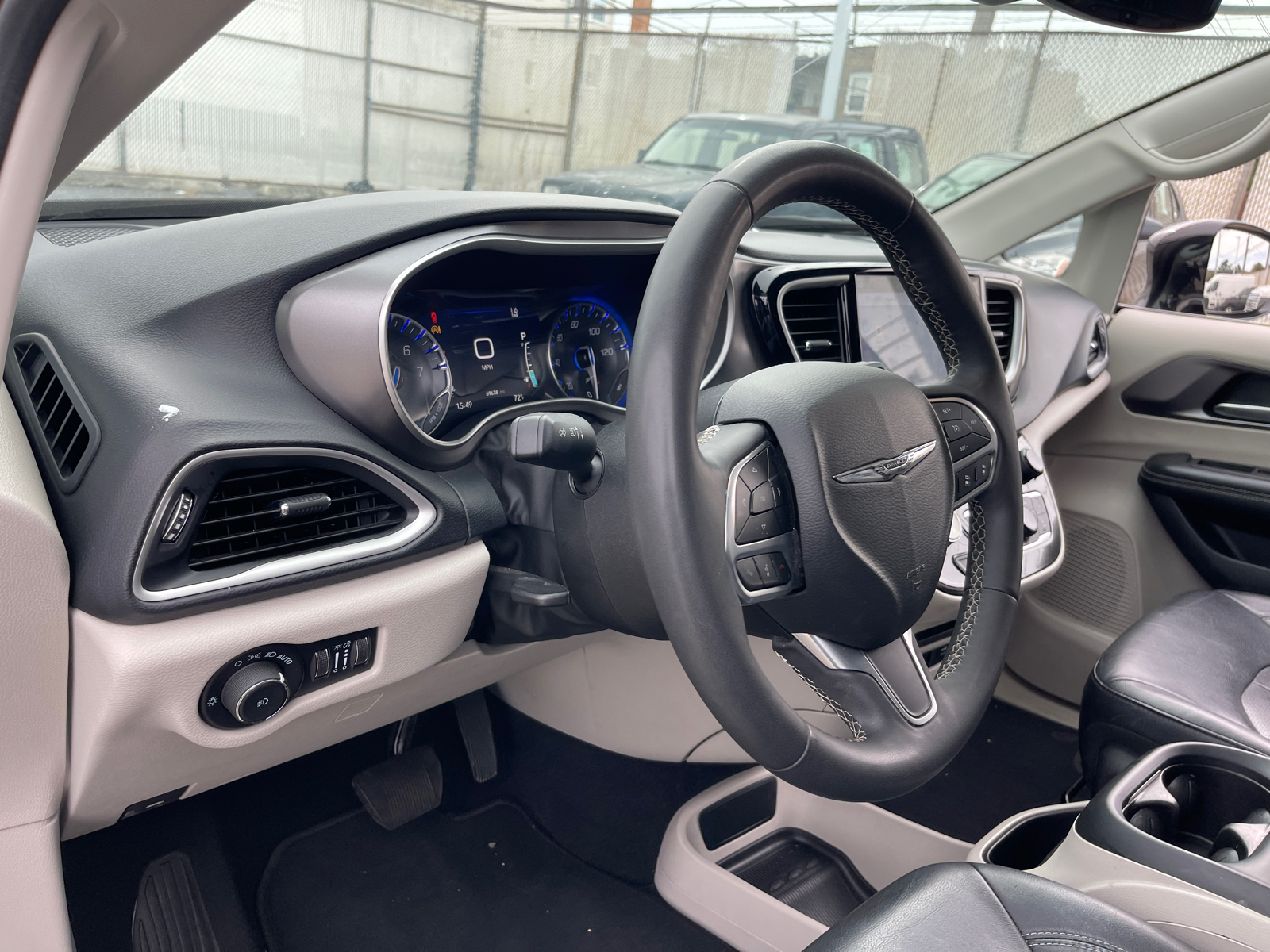 2022 Chrysler Pacifica Touring L 9