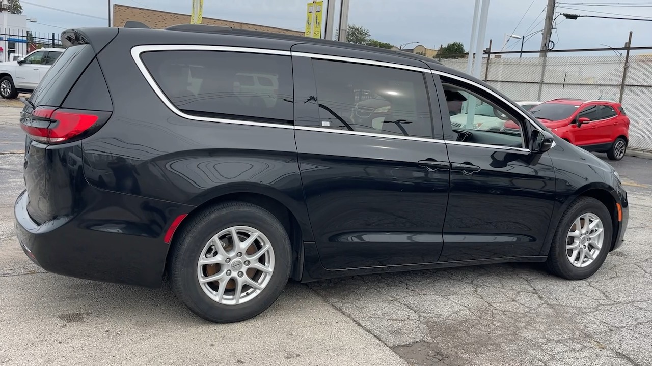 2022 Chrysler Pacifica Touring L 29