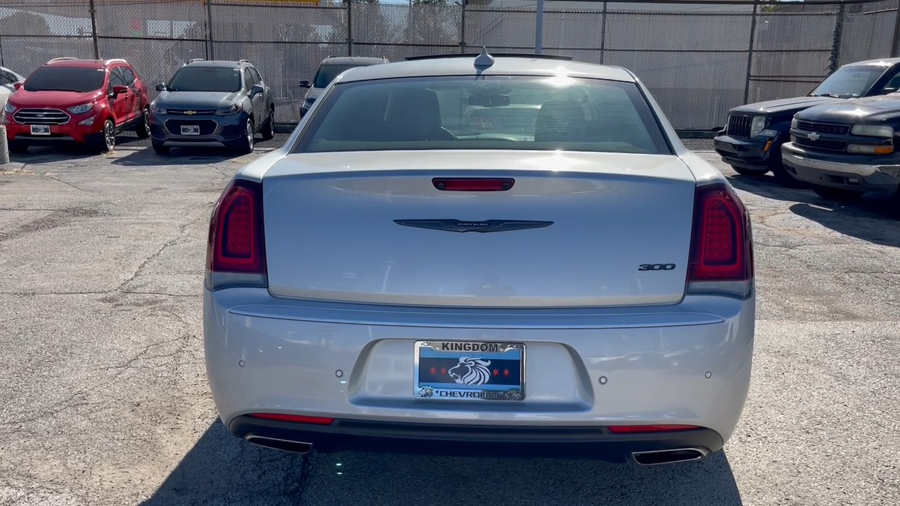 2022 Chrysler 300  5