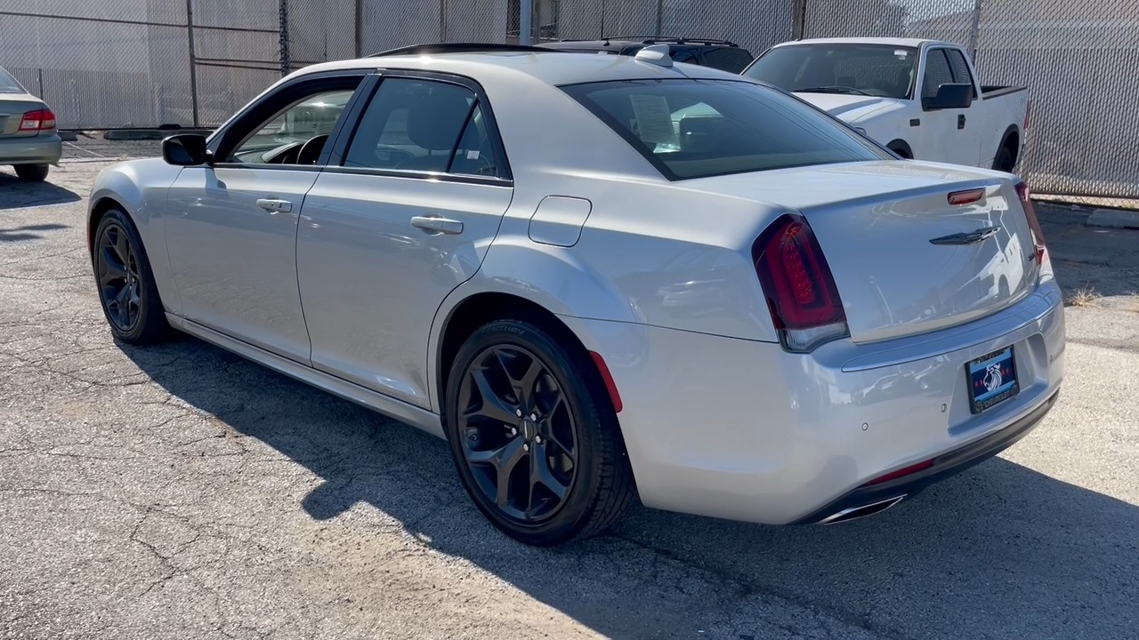 2022 Chrysler 300  26