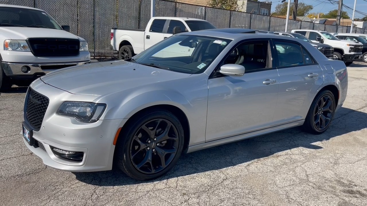 2022 Chrysler 300  27