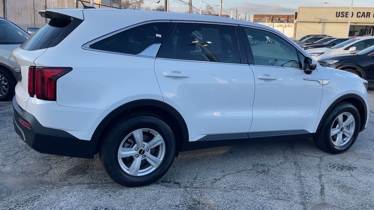 2023 Kia Sorento LX 26