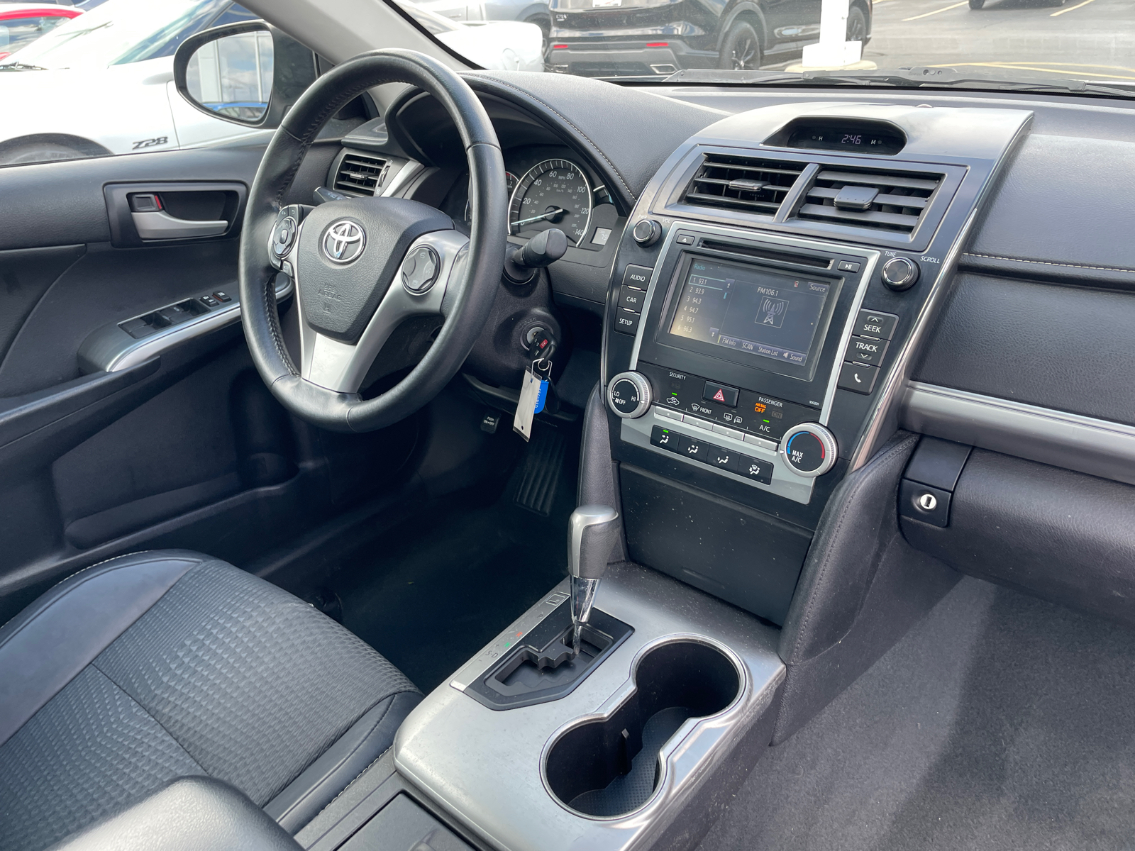 2014 Toyota Camry SE 31