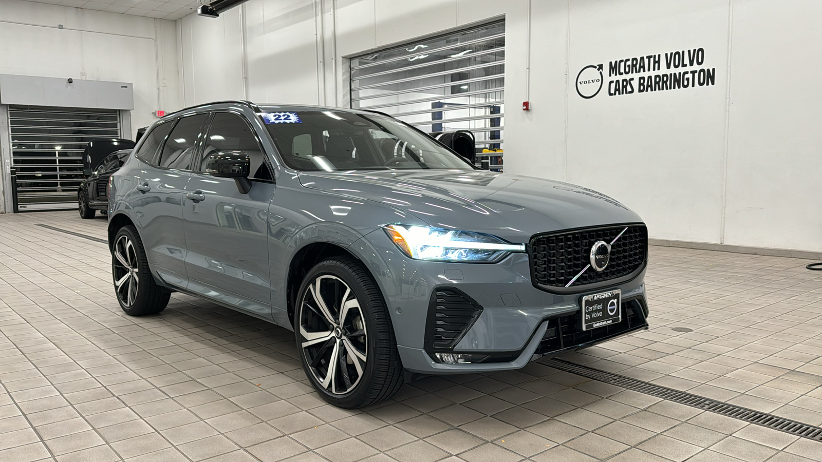 2022 Volvo XC60 R-Design 2