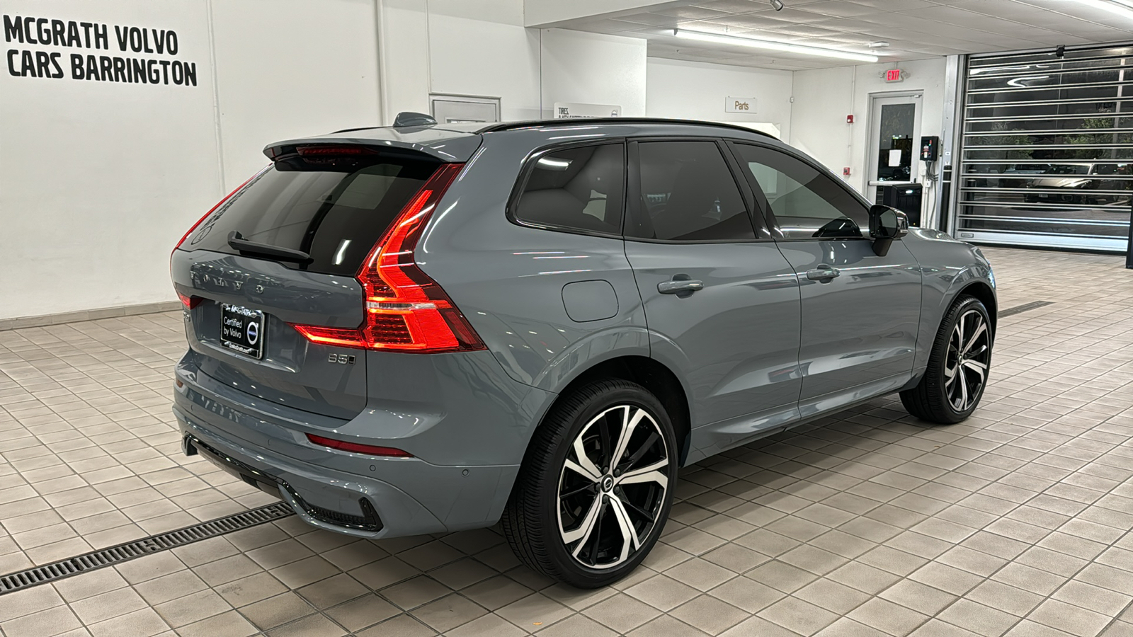 2022 Volvo XC60 R-Design 4