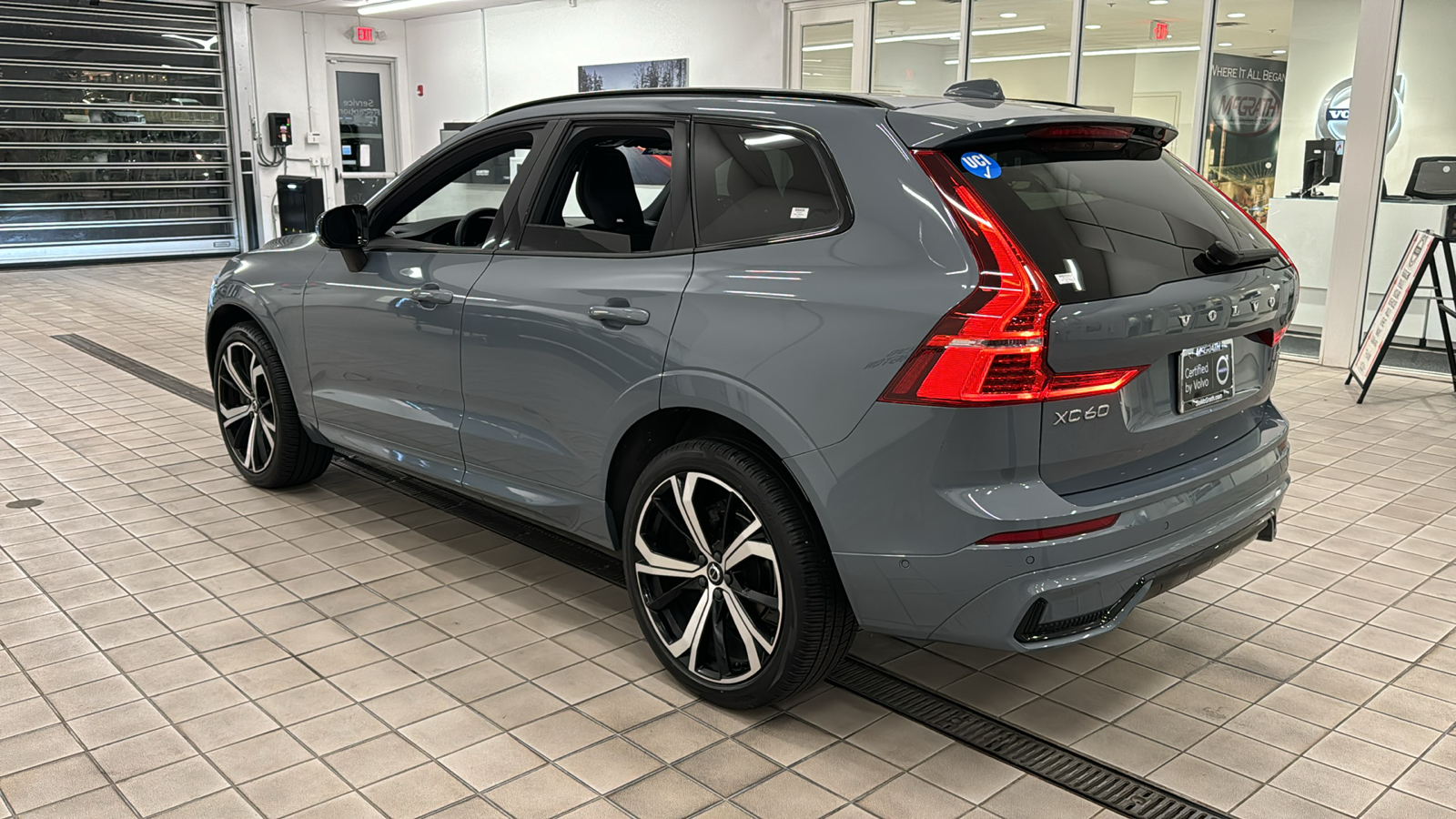 2022 Volvo XC60 R-Design 6