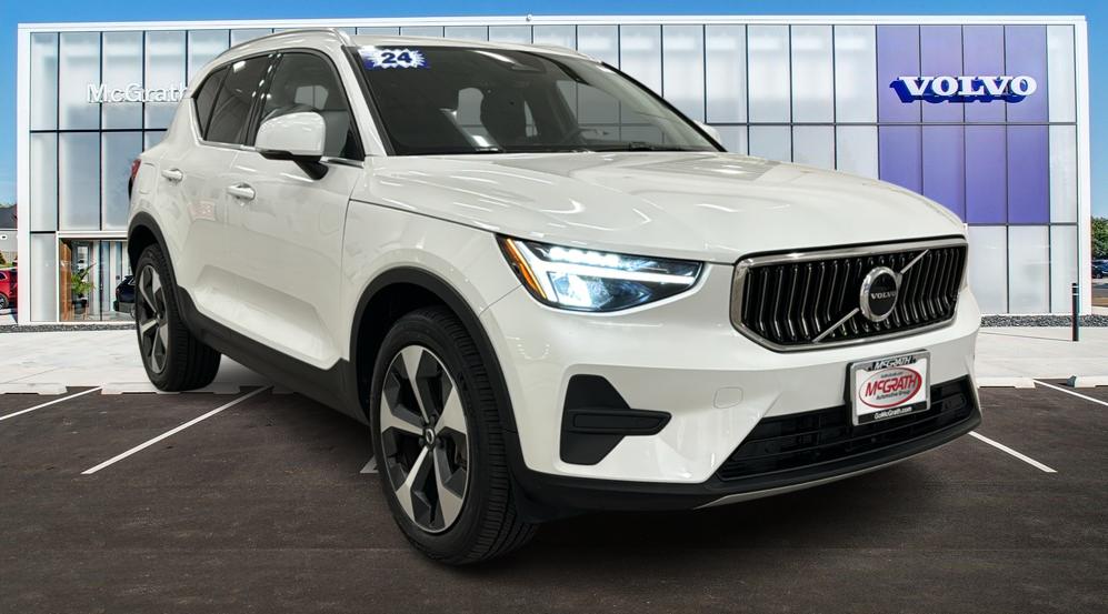 2024 Volvo XC40 Core Bright Theme 1