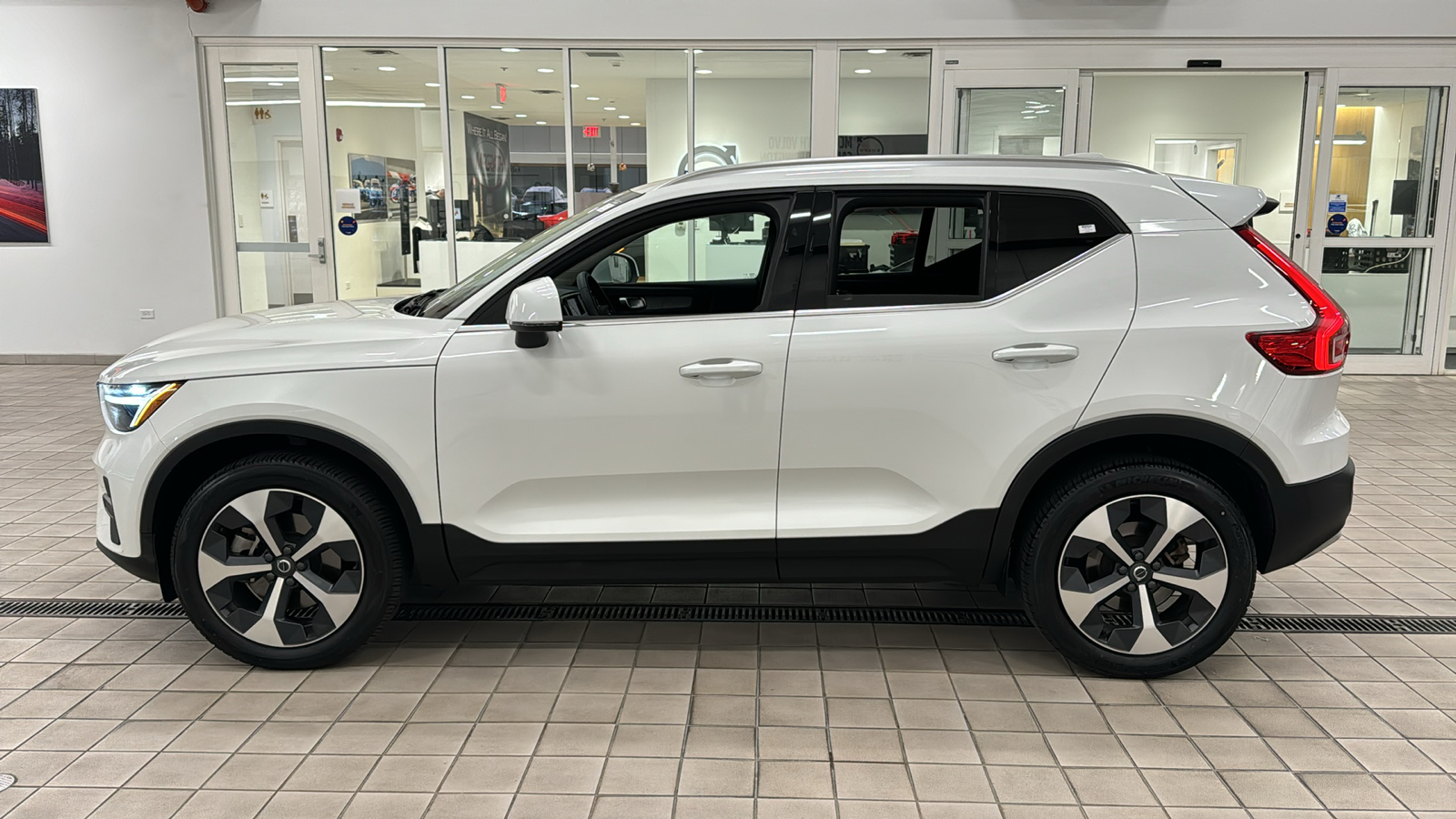 2024 Volvo XC40 Core Bright Theme 7