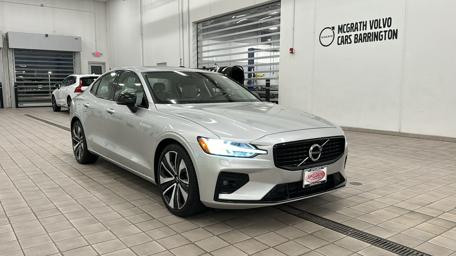 2022 Volvo S60 Momentum 2