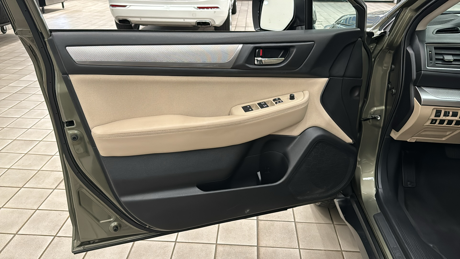 2016 Subaru Outback 2.5i Premium 23