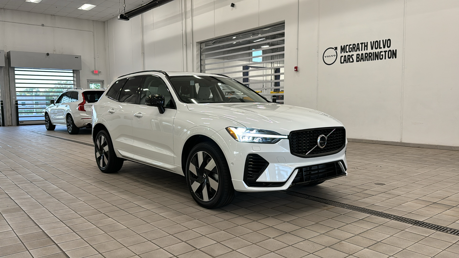 2024 Volvo XC60 Recharge Plug-In Hybrid Plus Dark Theme 2