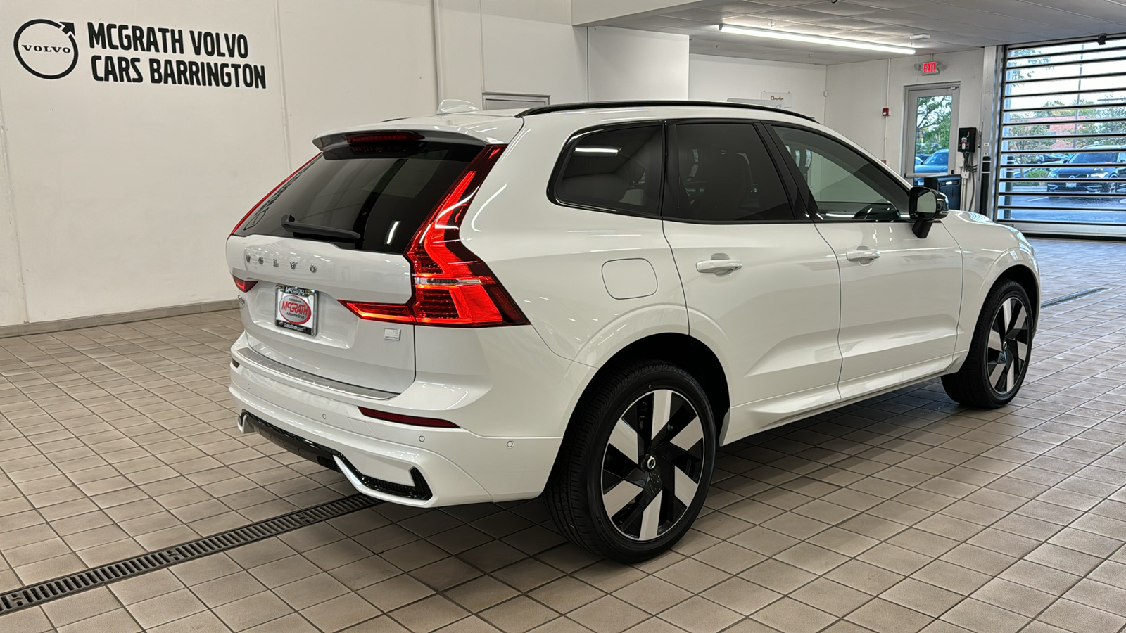 2024 Volvo XC60 Recharge Plug-In Hybrid Plus Dark Theme 5