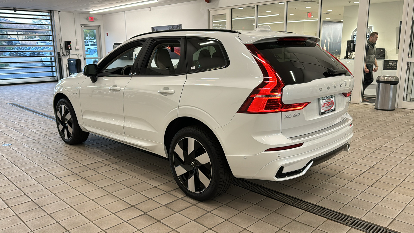 2024 Volvo XC60 Recharge Plug-In Hybrid Plus Dark Theme 7