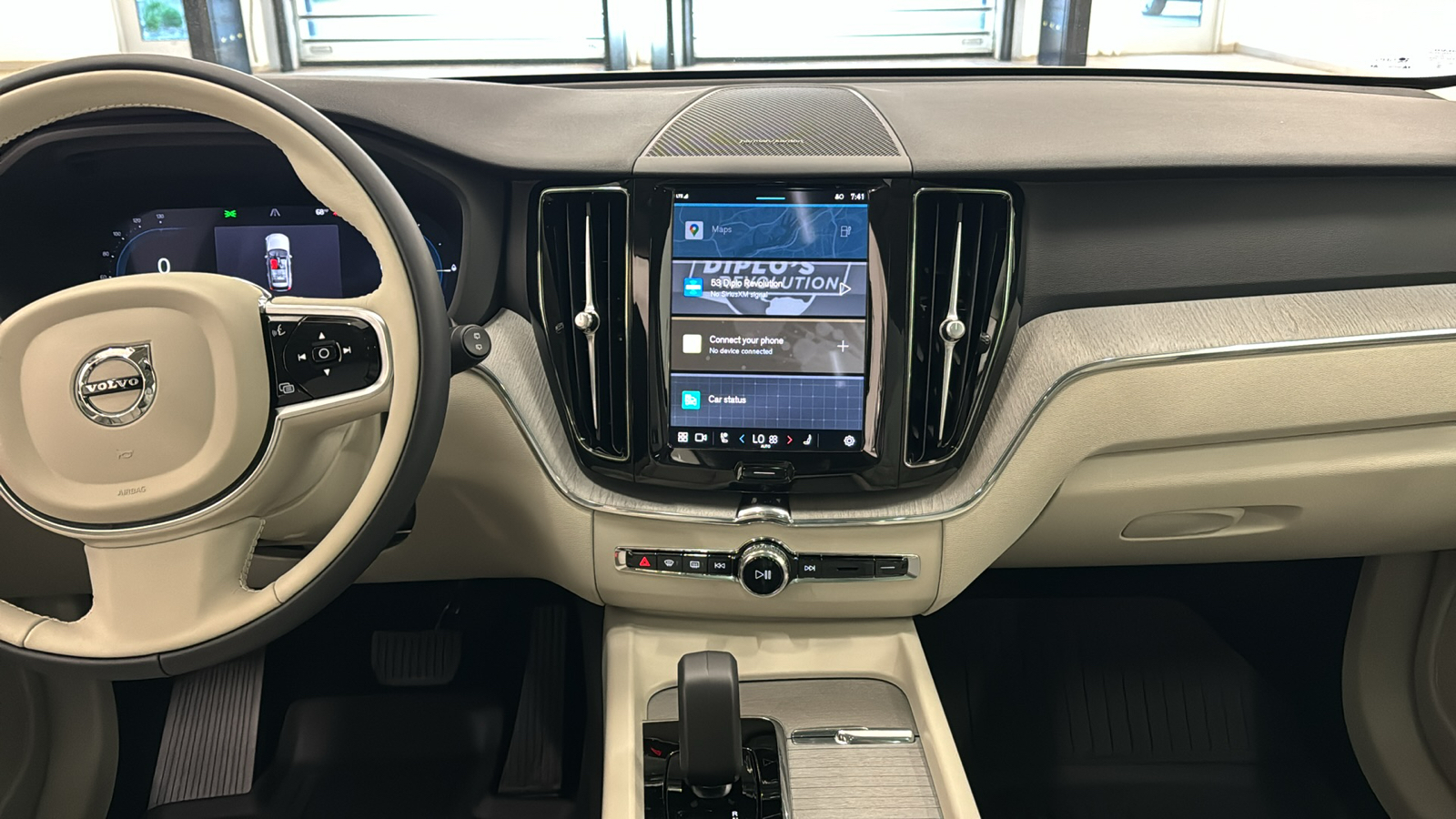 2024 Volvo XC60 Recharge Plug-In Hybrid Plus Dark Theme 11