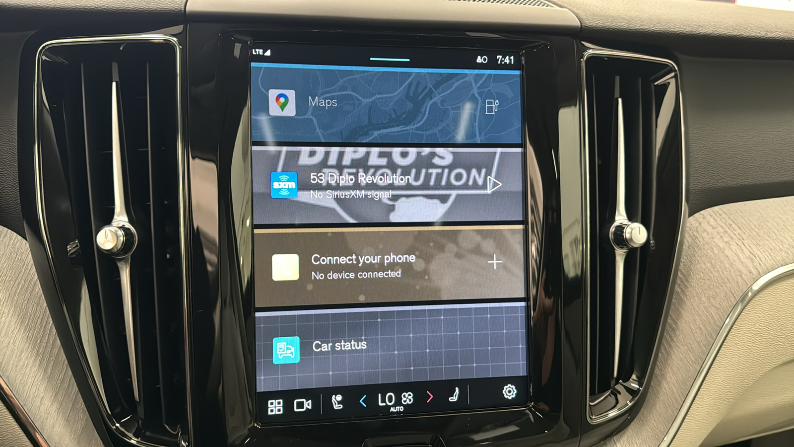 2024 Volvo XC60 Recharge Plug-In Hybrid Plus Dark Theme 16