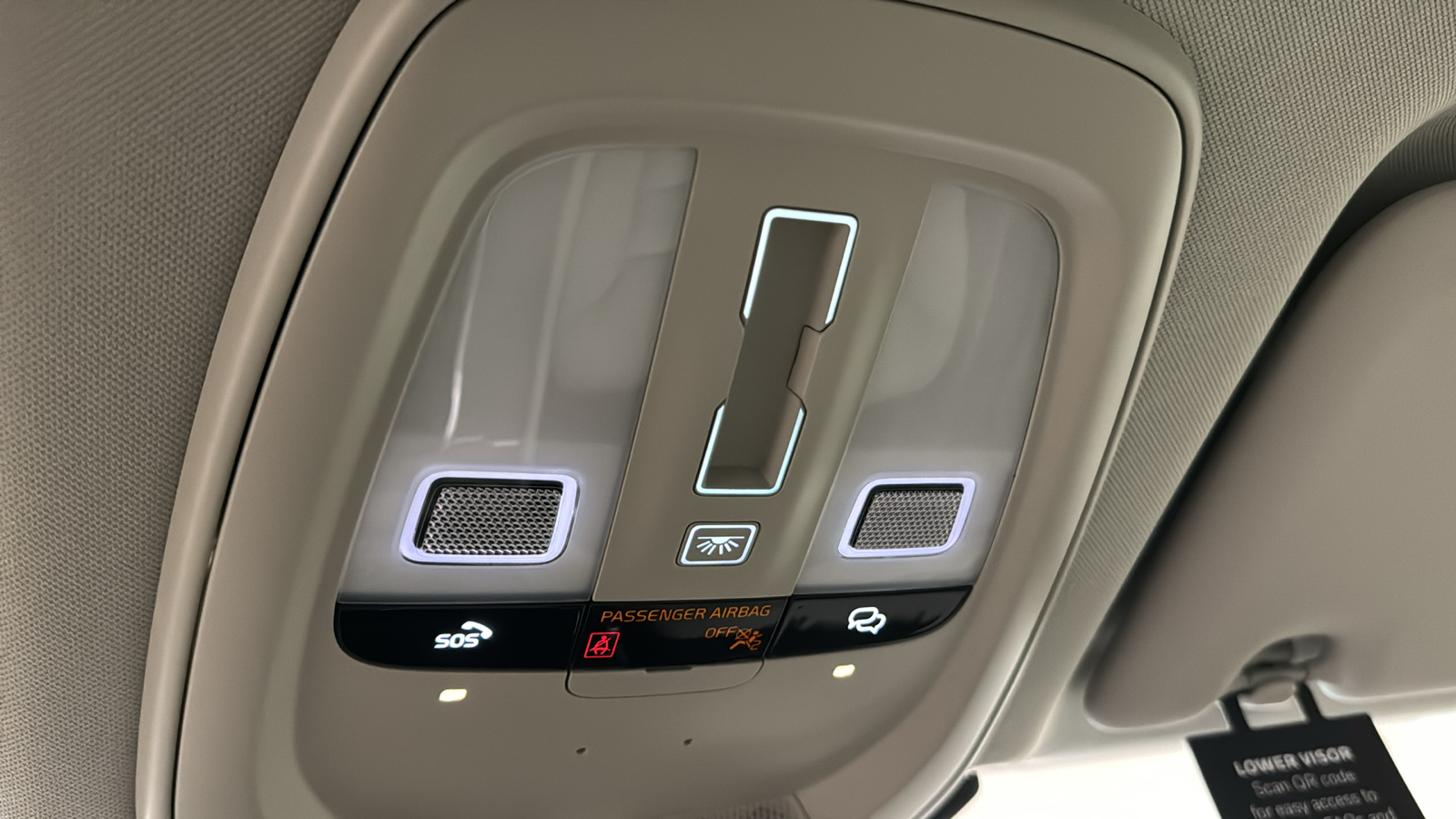 2024 Volvo XC60 Recharge Plug-In Hybrid Plus Dark Theme 19