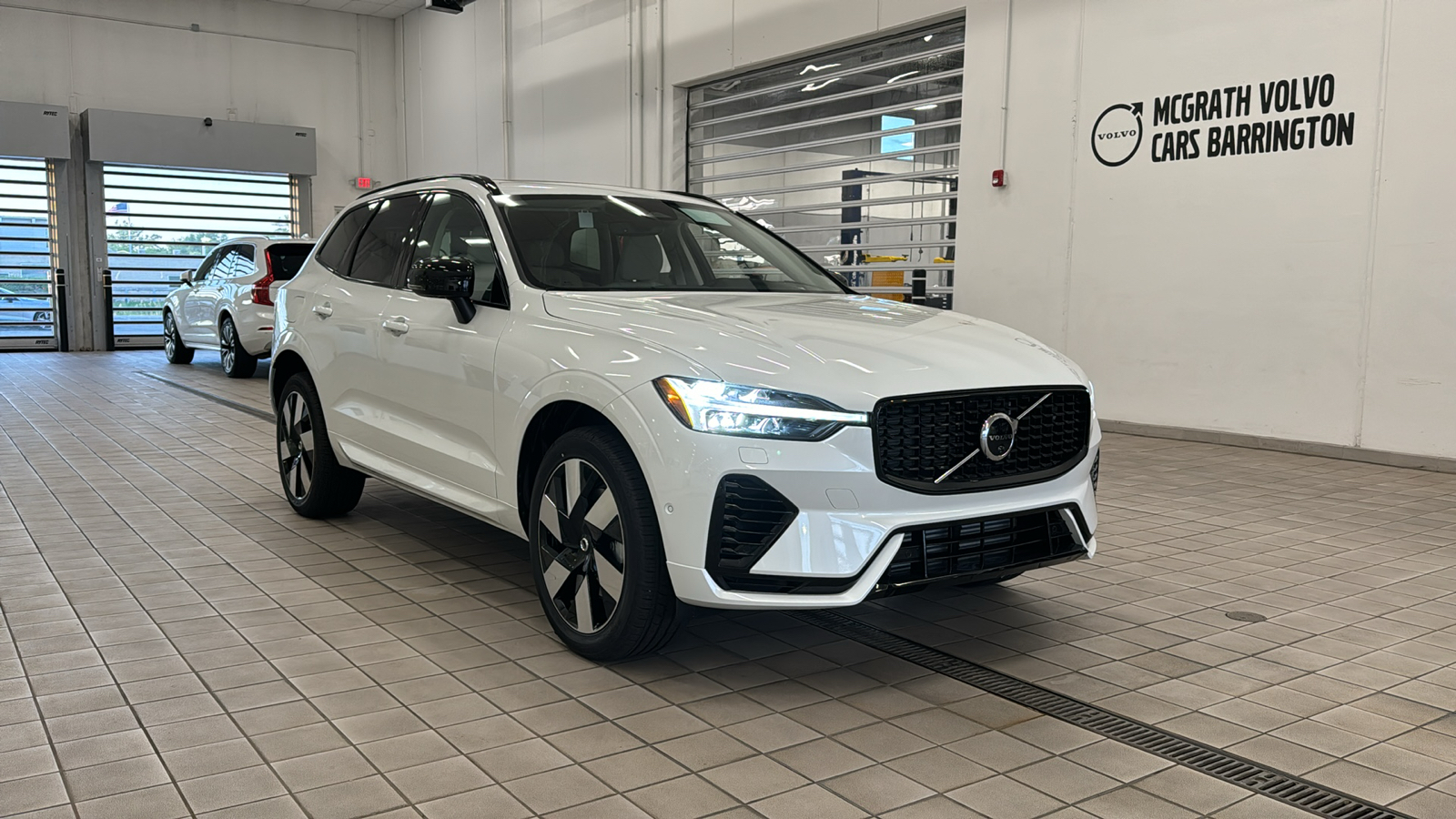 2024 Volvo XC60 Recharge Plug-In Hybrid Plus Dark Theme 2