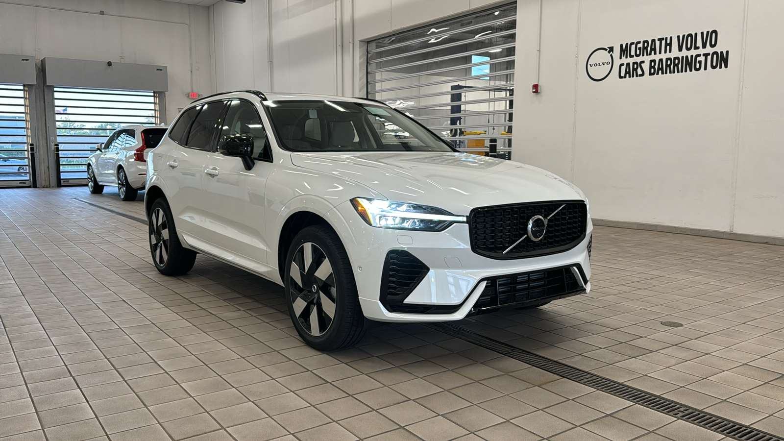 2024 Volvo XC60 Recharge Plug-In Hybrid Plus Dark Theme 3