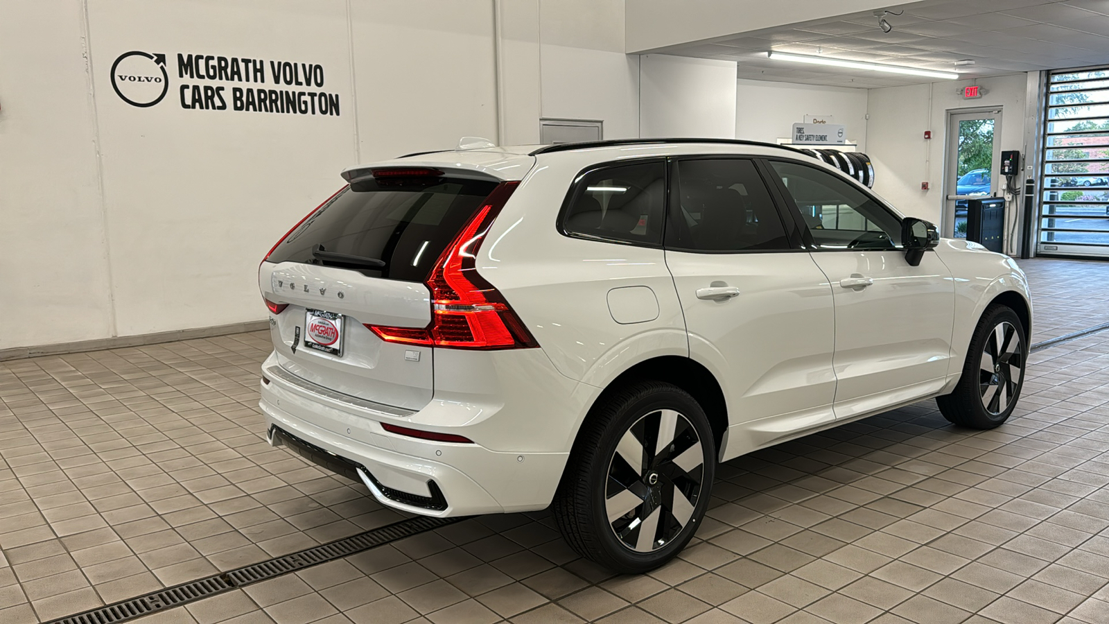 2024 Volvo XC60 Recharge Plug-In Hybrid Plus Dark Theme 5