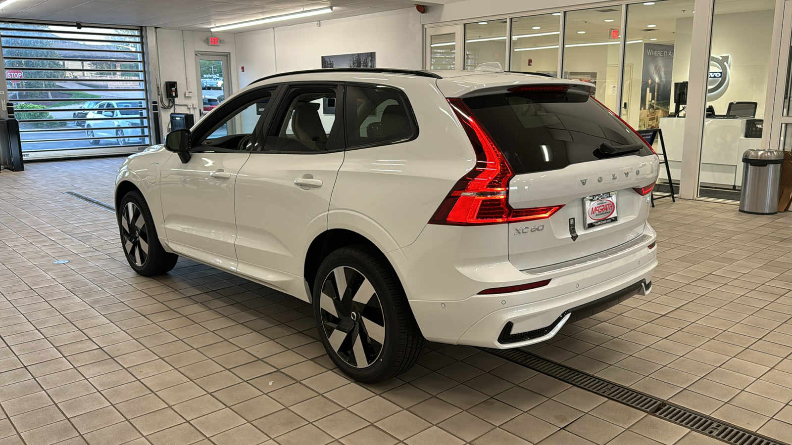 2024 Volvo XC60 Recharge Plug-In Hybrid Plus Dark Theme 7