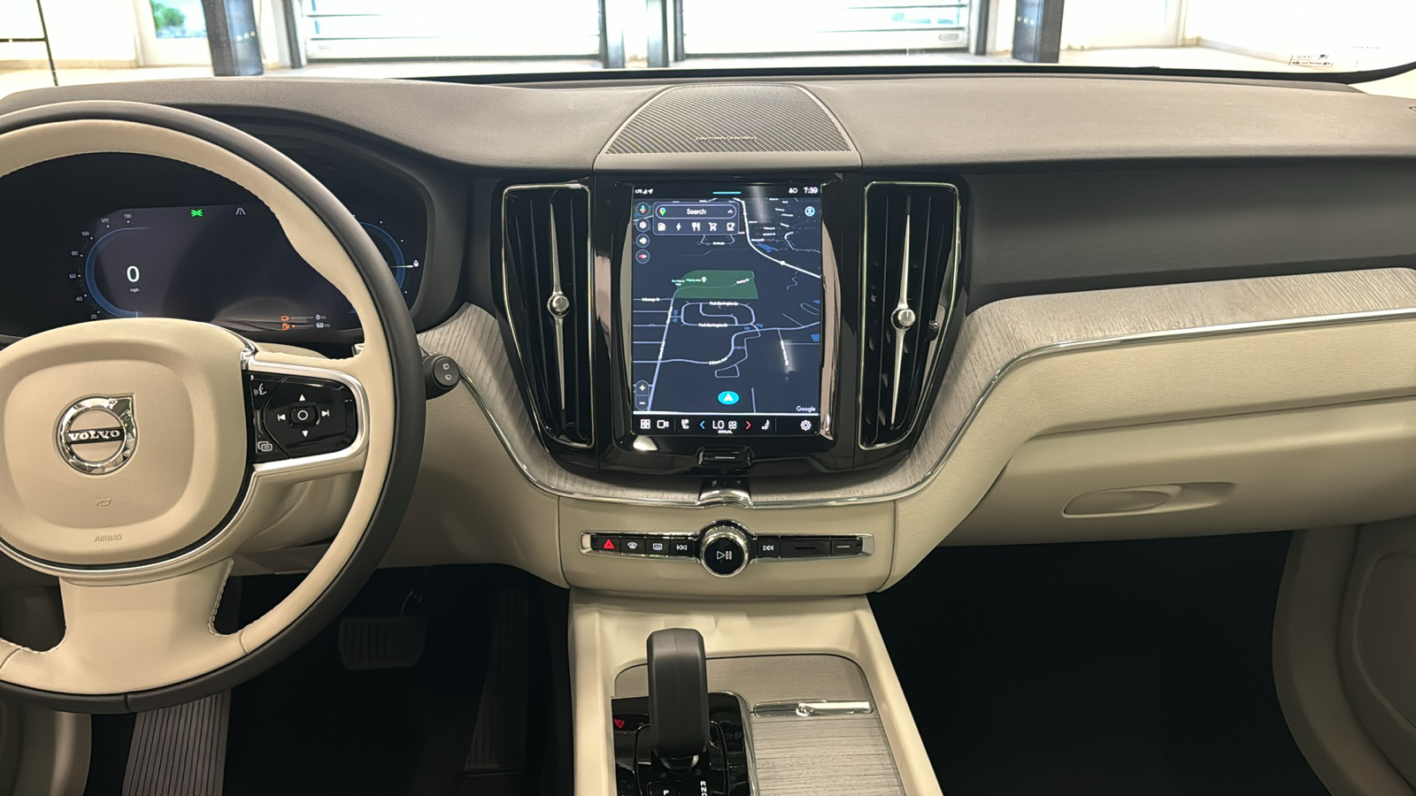 2024 Volvo XC60 Recharge Plug-In Hybrid Plus Dark Theme 11