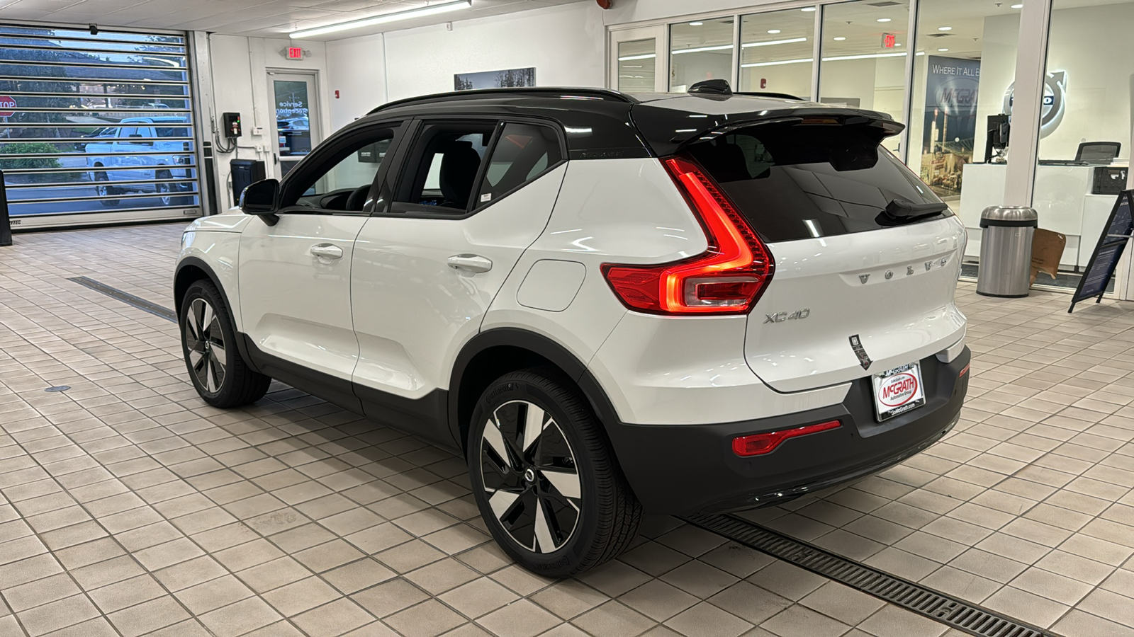 2024 Volvo XC40 Recharge Pure Electric Core 7