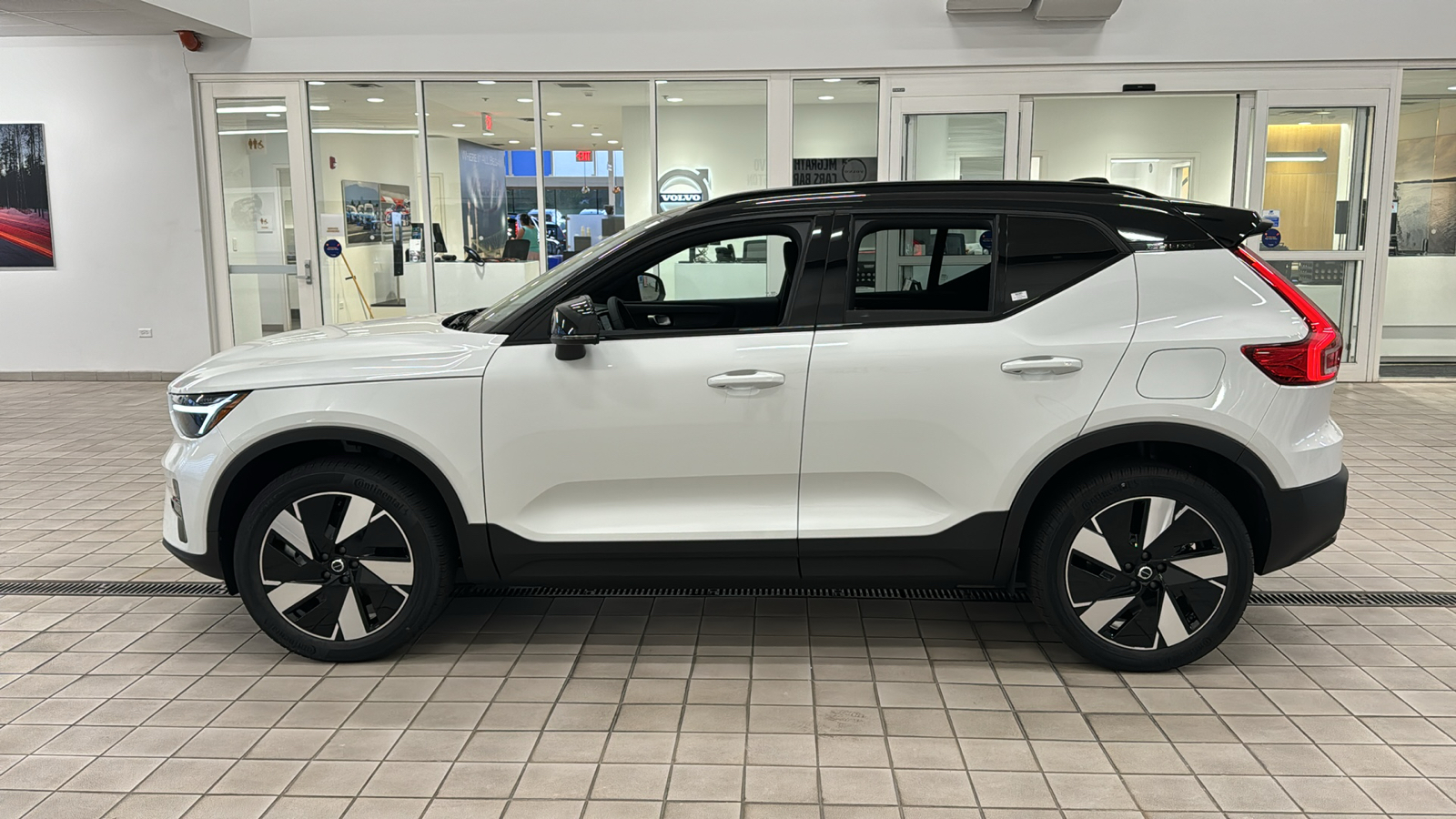 2024 Volvo XC40 Recharge Pure Electric Core 8