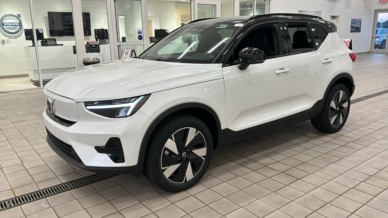 2024 Volvo XC40 Recharge Pure Electric Core 9