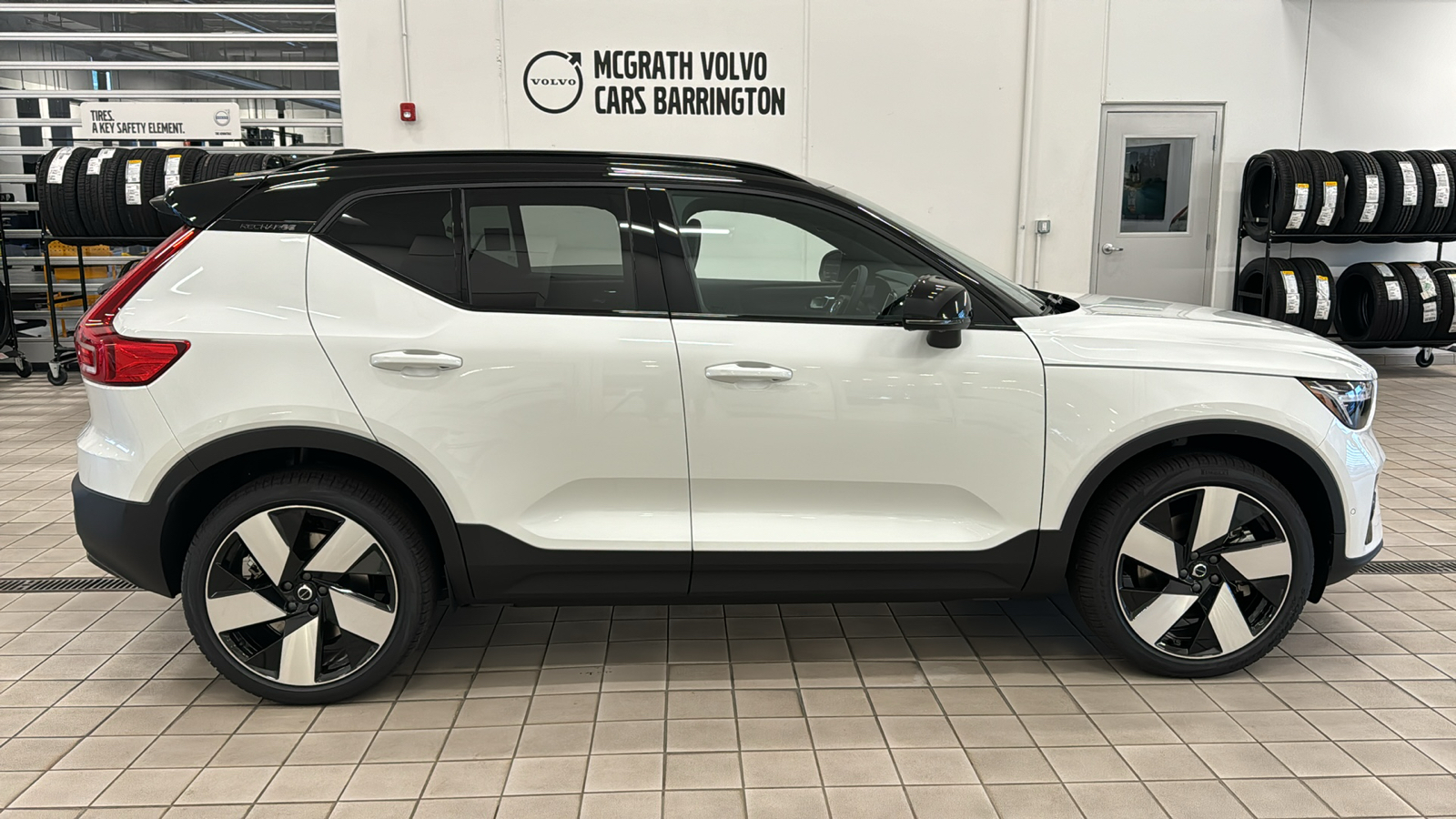 2024 Volvo XC40 Recharge Pure Electric Plus 4