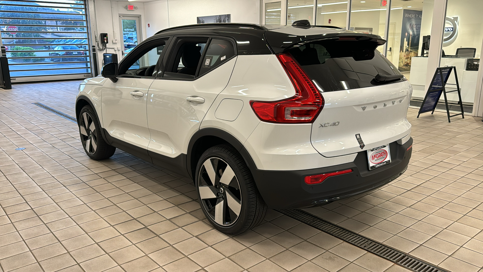 2024 Volvo XC40 Recharge Pure Electric Plus 7