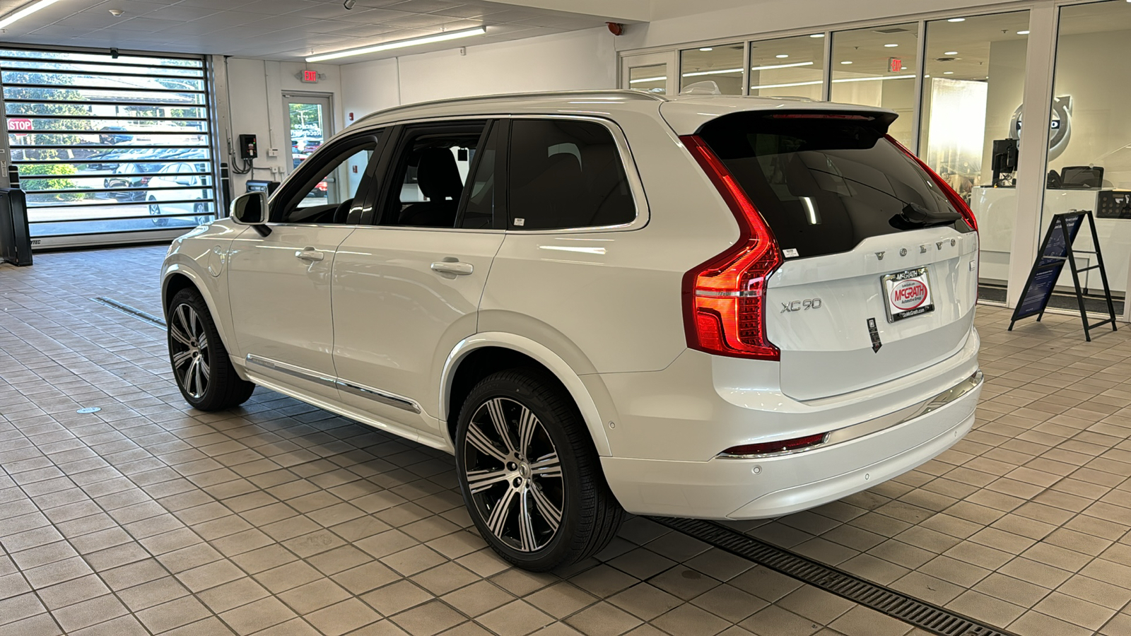 2024 Volvo XC90 Recharge Plug-In Hybrid Plus Bright Theme 7