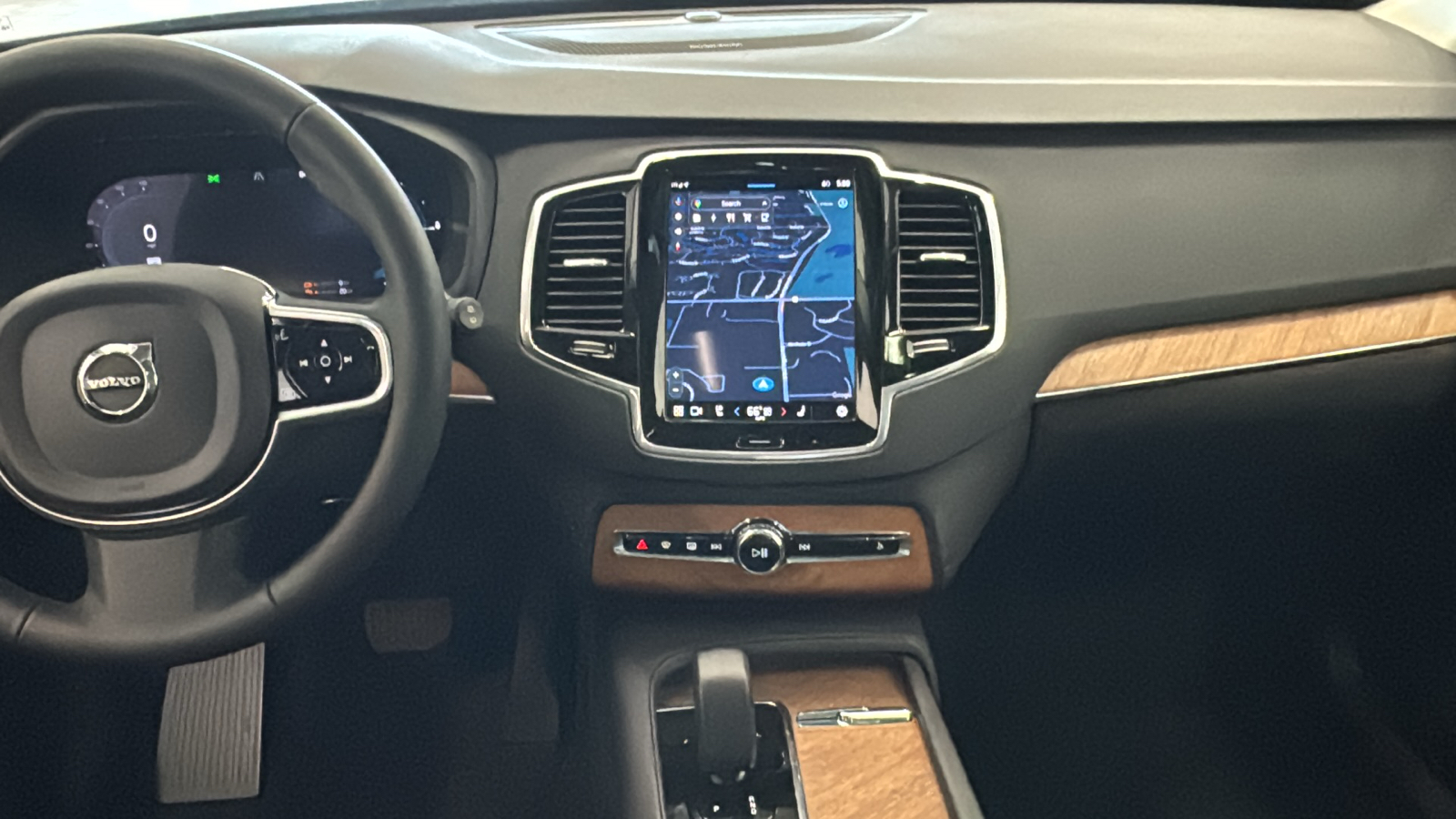 2024 Volvo XC90 Recharge Plug-In Hybrid Plus Bright Theme 11