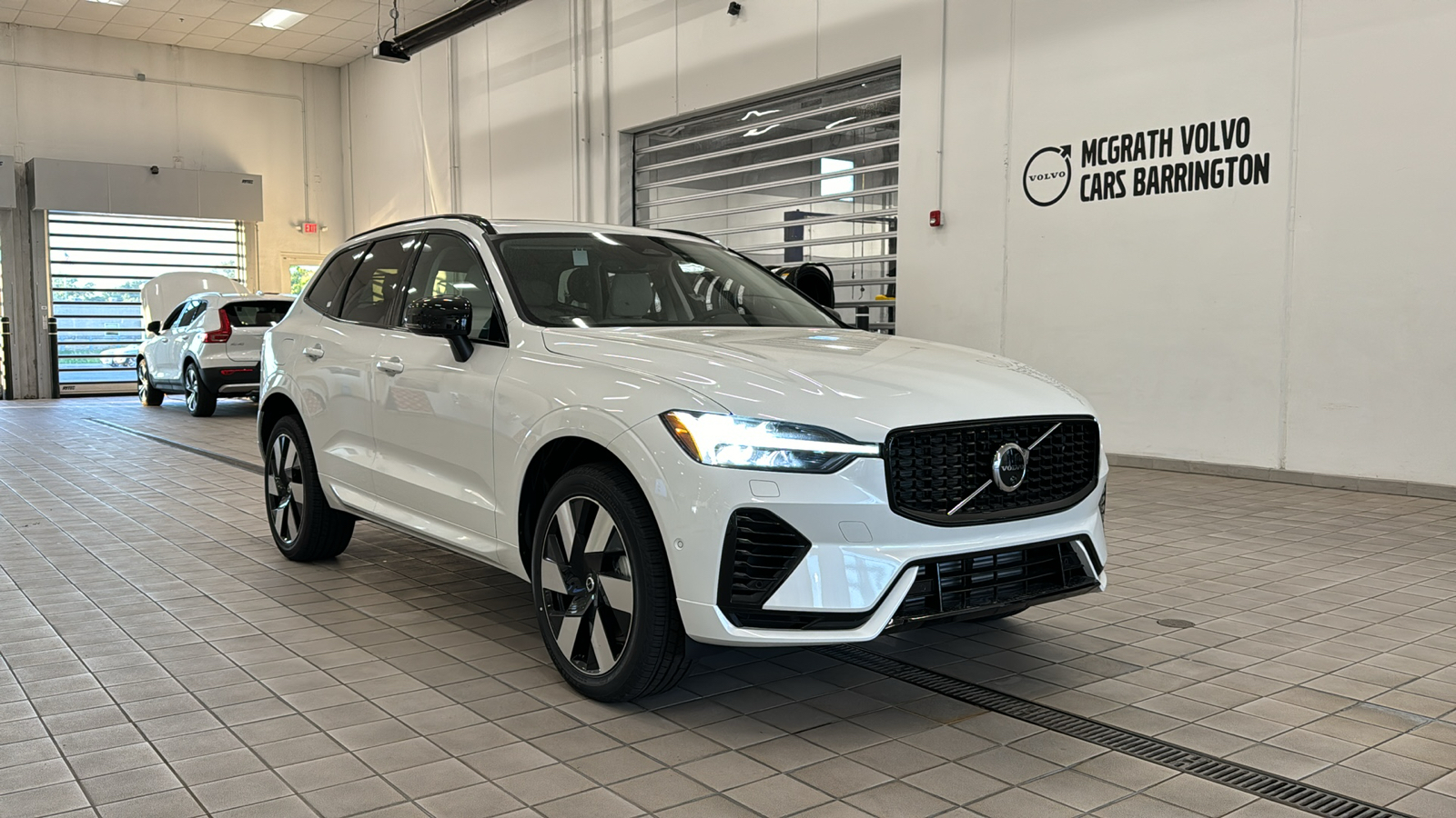 2024 Volvo XC60 Recharge Plug-In Hybrid Plus Dark Theme 2